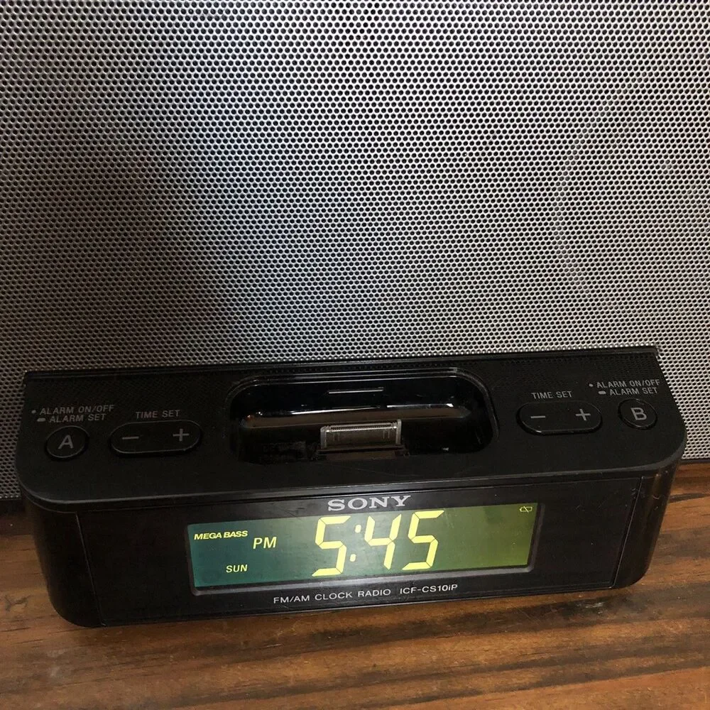 Sony Dream Machine AM/FM Clock Radio w/ 13 Pin iPod/iPhone Dock Model ICF-CS10iP